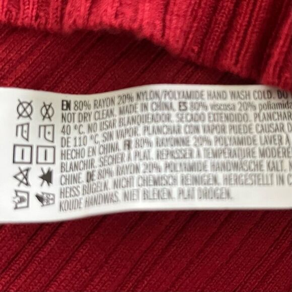 Forever 21 Sweater Size Small Red NWT - Picture 10 of 10